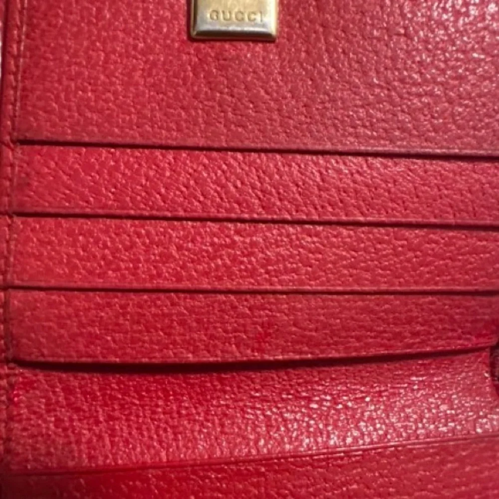 Vintage Authentic Gucci Red Leather Bifold Wallet Gold Buckle Clasp 1665⁠